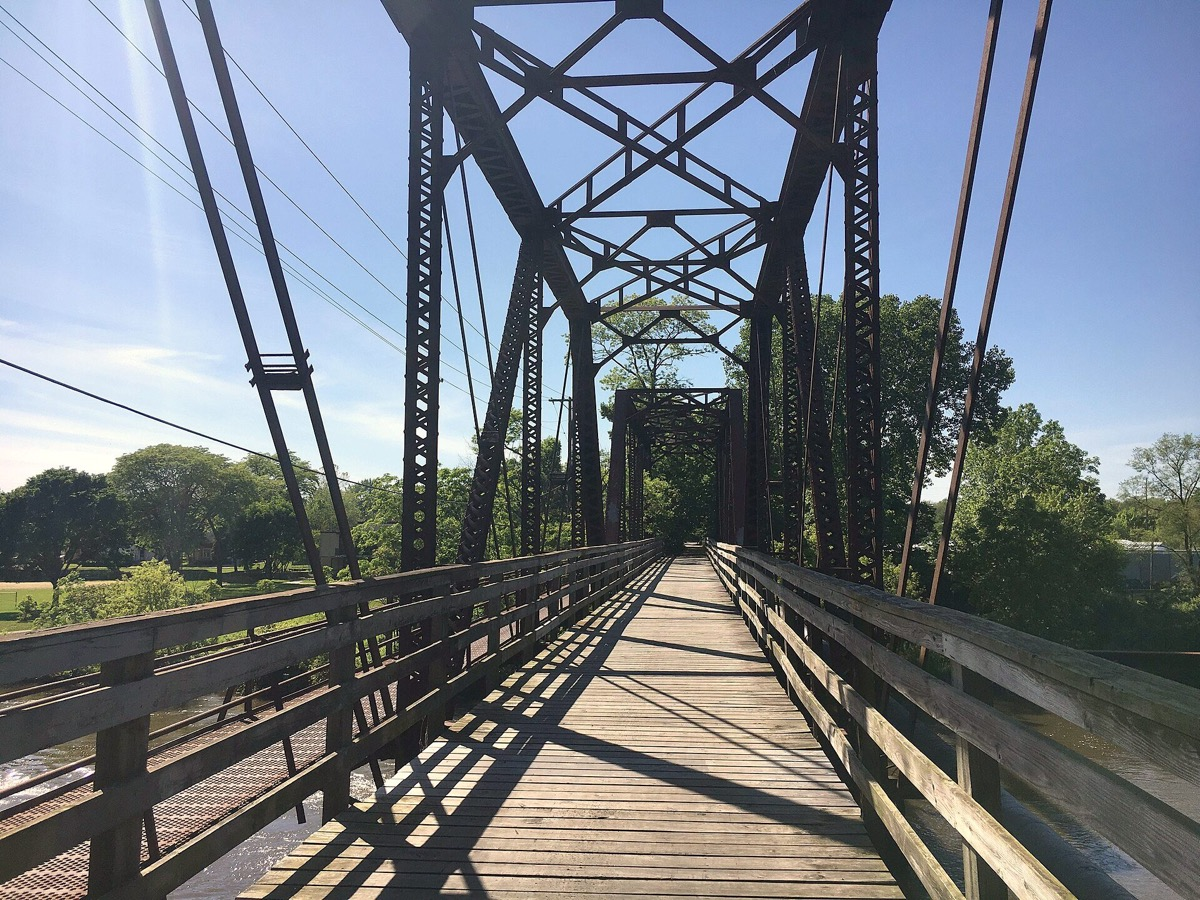 A steel truss bridge on the Virgil L. Gilman Trail in Aurora, Illinois. Photo: Jordano53, CC BY-SA 4.0, via Wikimedia Commons.