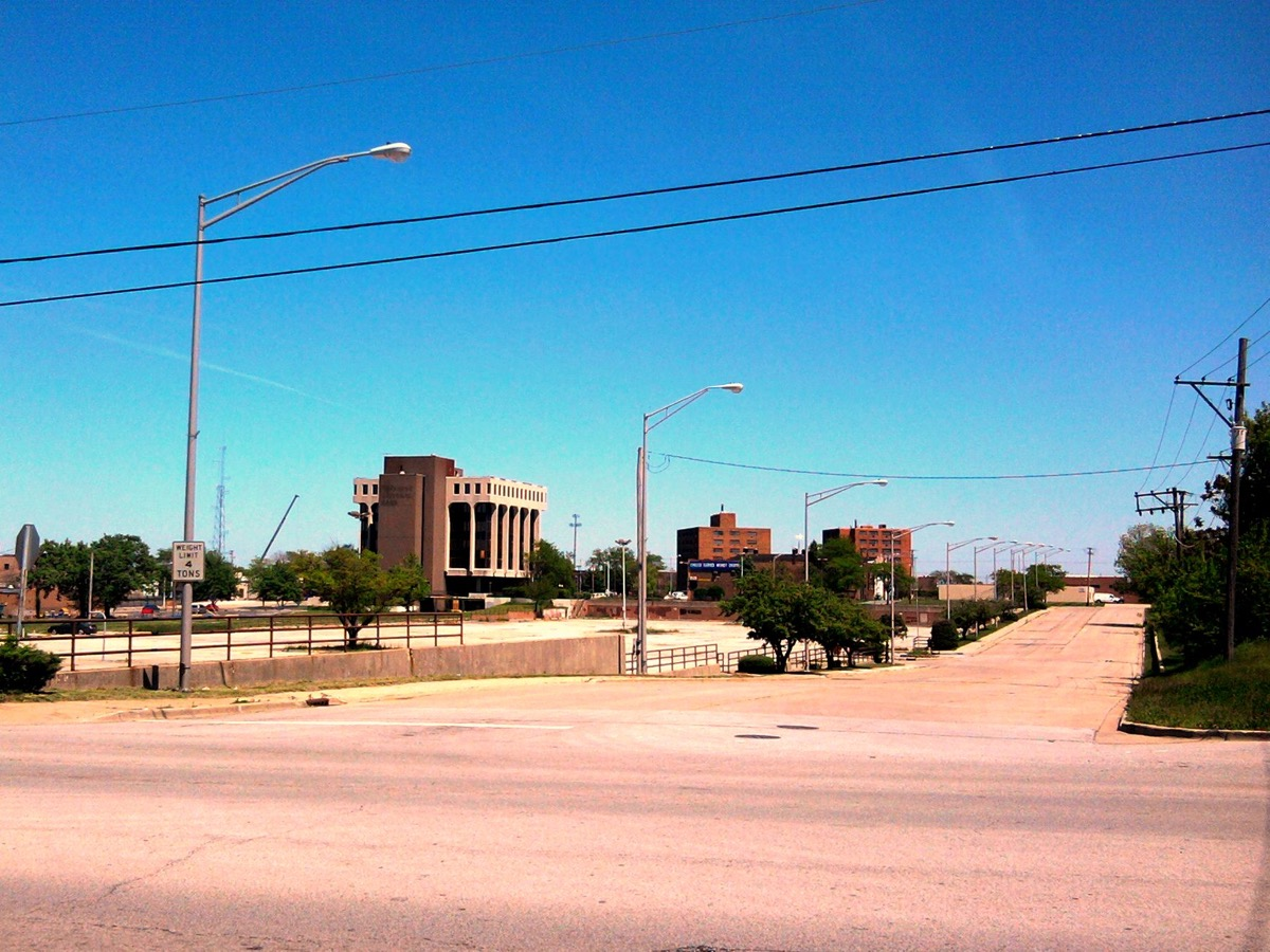 A wide street in Chicago Heights, Illinois. Photo: Dennisyerger84 at English Wikipedia, CC BY-SA 3.0, via Wikimedia Commons.