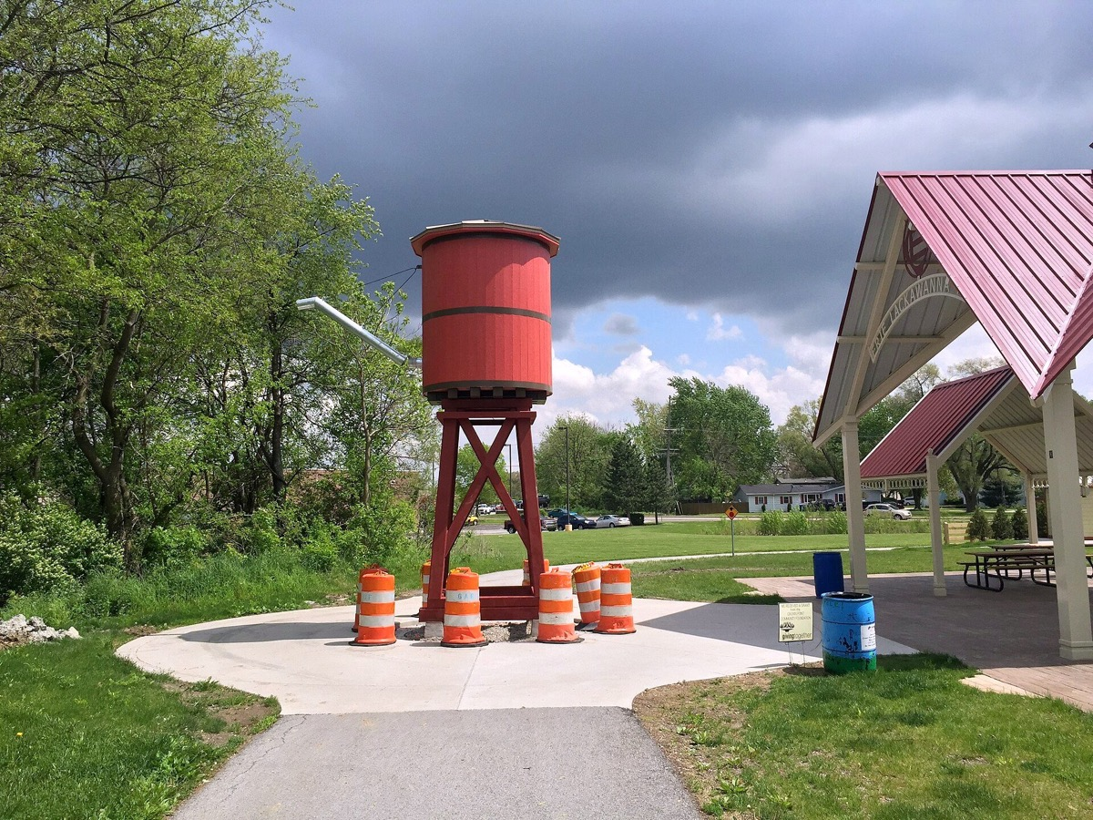 The Erie Lackawanna Trailhead and its water tower in Crown Point, Indiana. Photo: Dmytro Sergiyenko, CC BY-SA 4.0, via Wikimedia Commons.