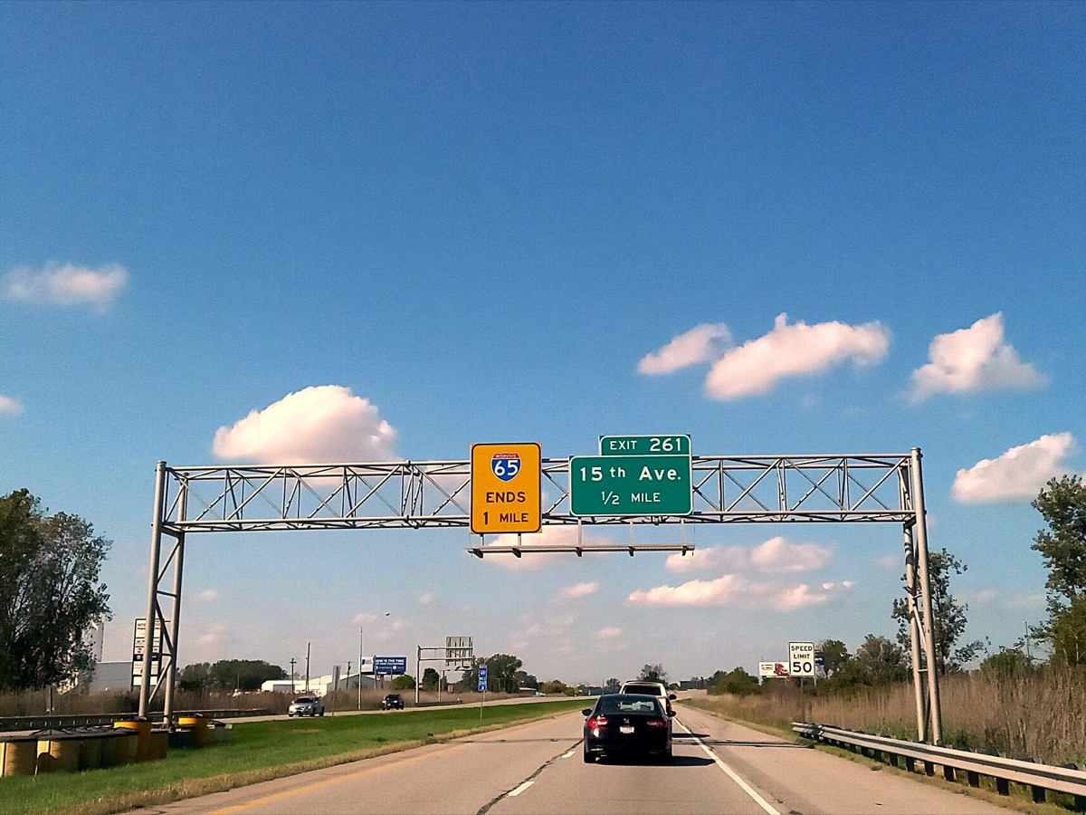 Interstate 65 northbound approaching 15th Avenue in Gary, Indiana. Photo: AlphaBeta135, CC BY 4.0, via Wikimedia Commons.