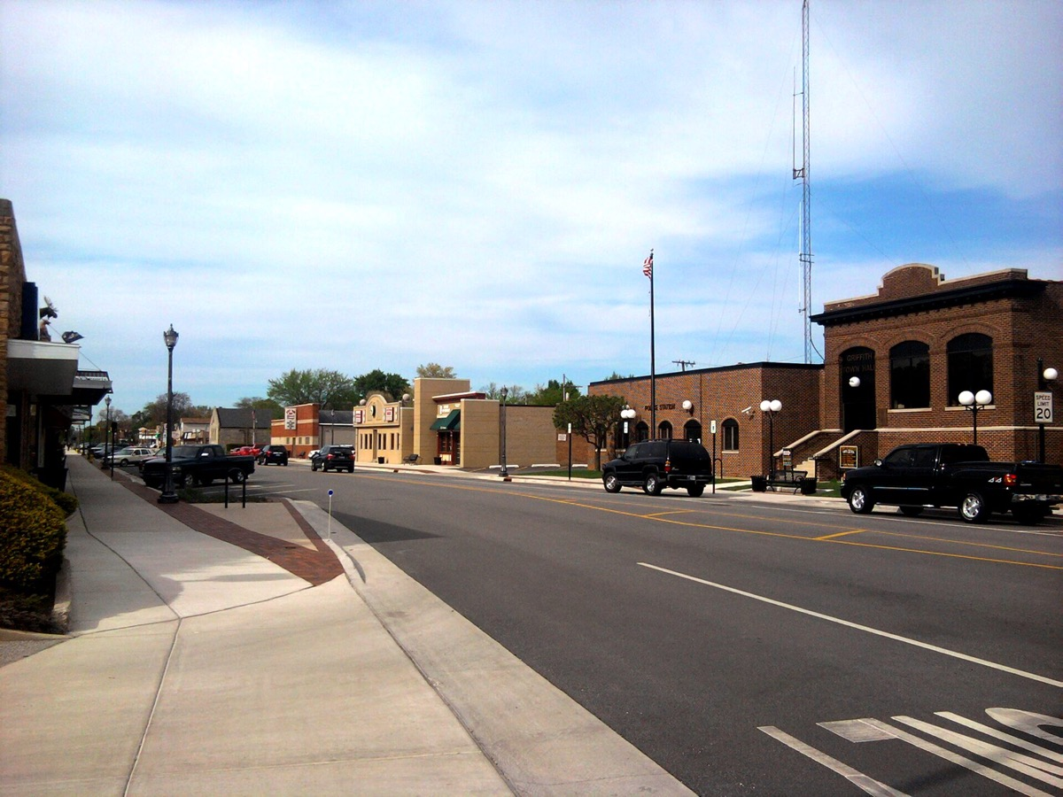 Broad Street in downtown Griffith, Indiana. Photo: Dennisyerger84 at English Wikipedia, CC BY-SA 3.0, via Wikimedia Commons.