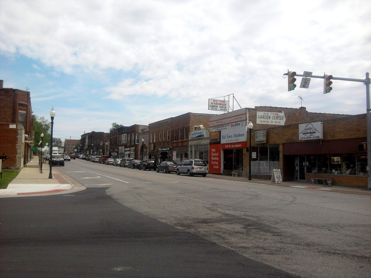 Commercial Avenue in downtown Lowell, Indiana. Photo: Dennisyerger84 at English Wikipedia, CC BY-SA 3.0, via Wikimedia Commons.