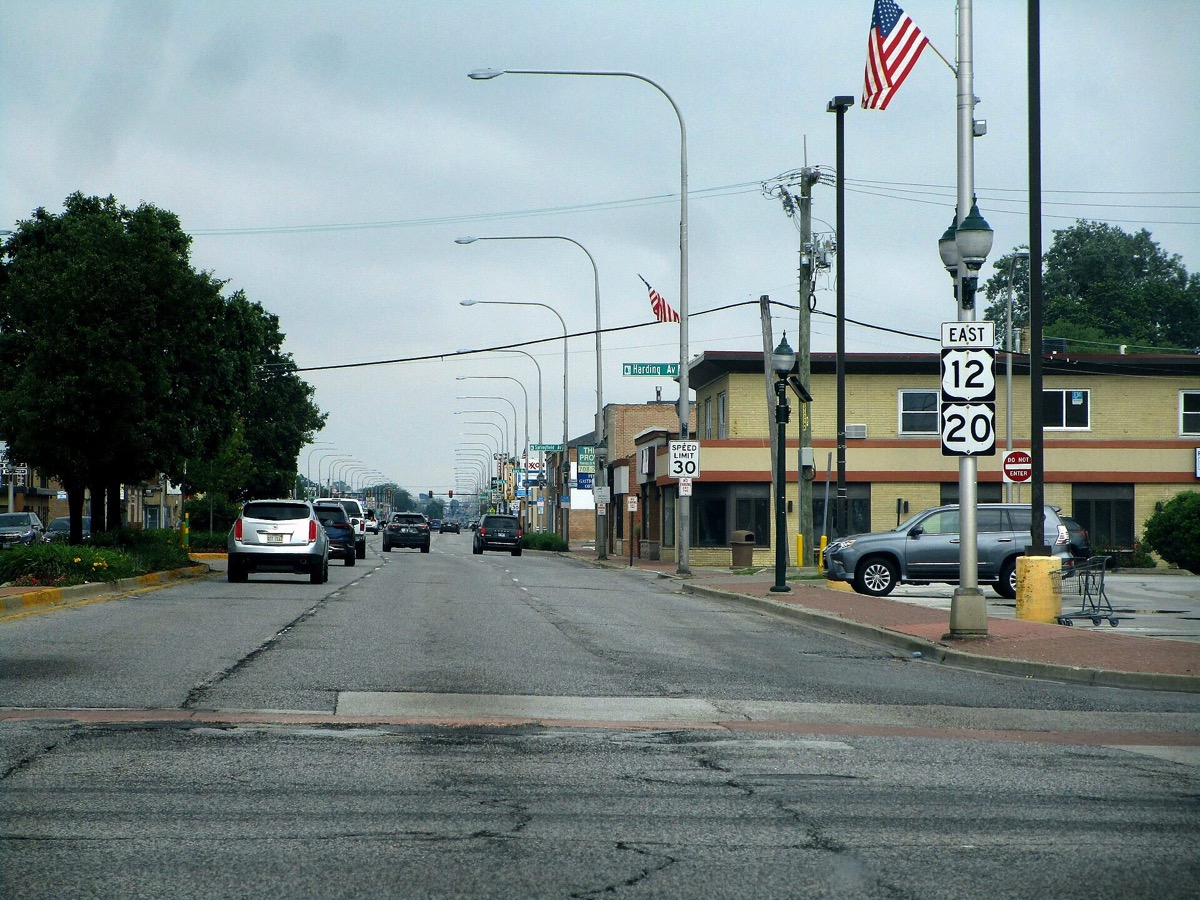 Pulaski Road in Oak Lawn, Illinois. Photo: paulthemapguy, CC BY-SA 4.0, via Wikimedia Commons.